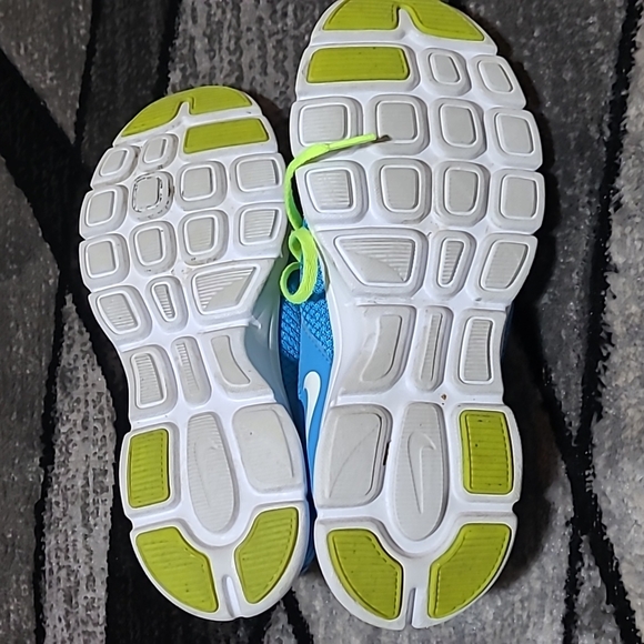 NIKE FLEX EXPERIENCE RN ATHLETIC RUNNING SHOES - Picture 9 of 11